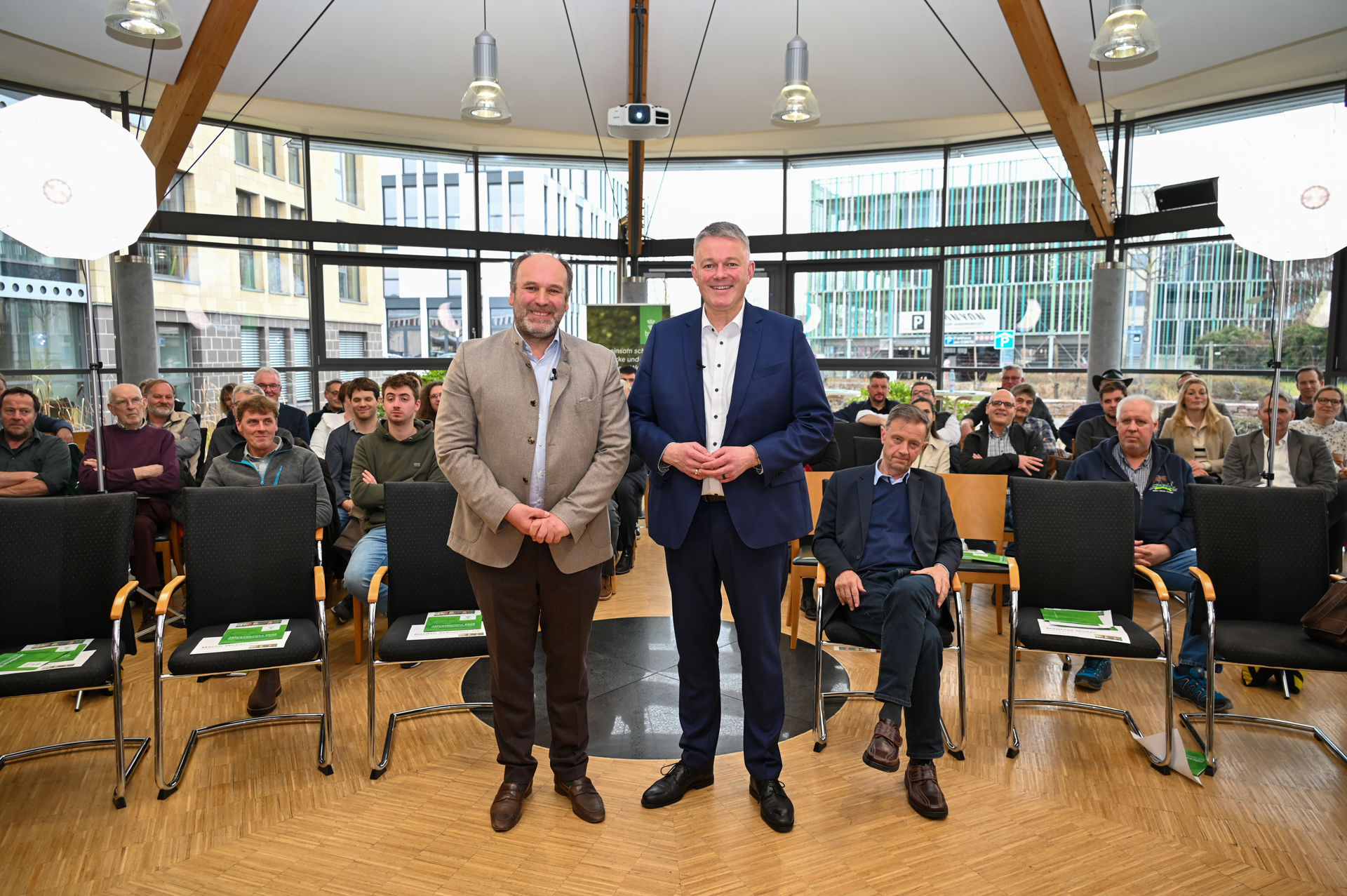 Gordon Schnieder stellt sich den Fragen der Bauern und Winzer